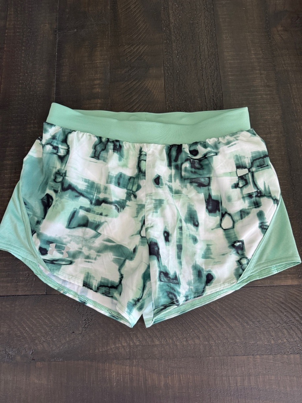 NWOT!!😊😊Under Armour Mint and White Abstract Print Athletic Shorts